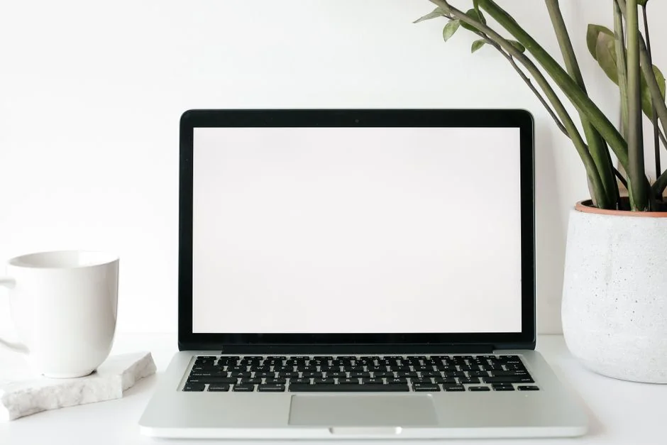 Je travaille dans une société de logiciels et j’ai conçu une application destinée aux équipes sur le terrain. Ce jour-là, nous avons fait le tour de notre processus et nous n’avons pas pu manquer une photo de notre travail :)